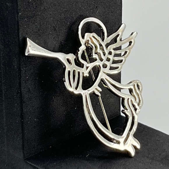 Holiday Angel Trumpeter Pin/Brooch Silvertone/Vintage - Picture 3 of 8